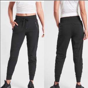 NWT Athleta Trekkie North Jogger